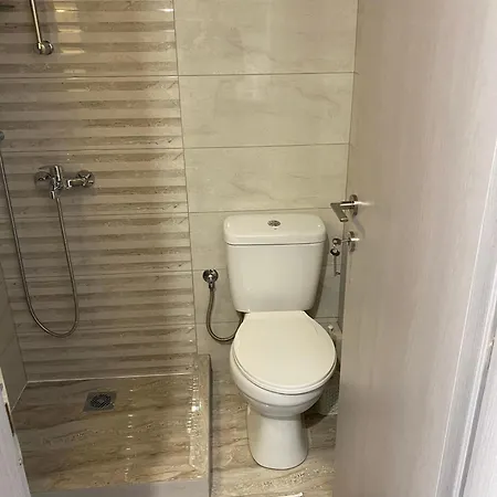 Kinfeels' لاريسا